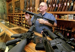 Mỹ cấm buôn bán súng quân dụng 